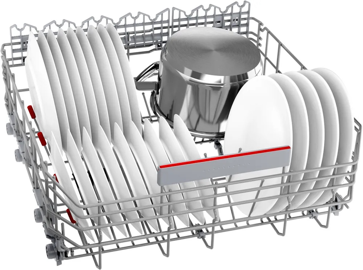 Bosch SMI6ZCS16E, Unterkorb mit Töpfen und Tellern beladen