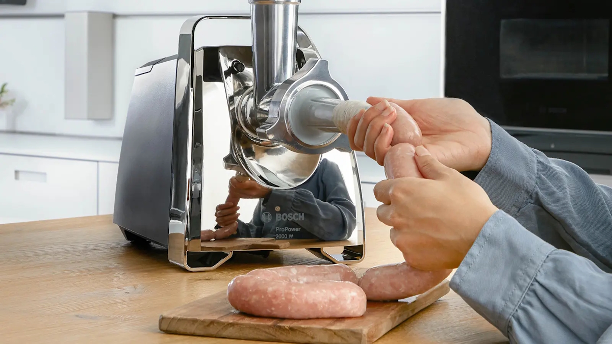 Bosch MFW67440 ProPower Fleischwolf 2000W – inkl. Wurststopfer & Durchlaufschnitzler, 3,5 kg/min