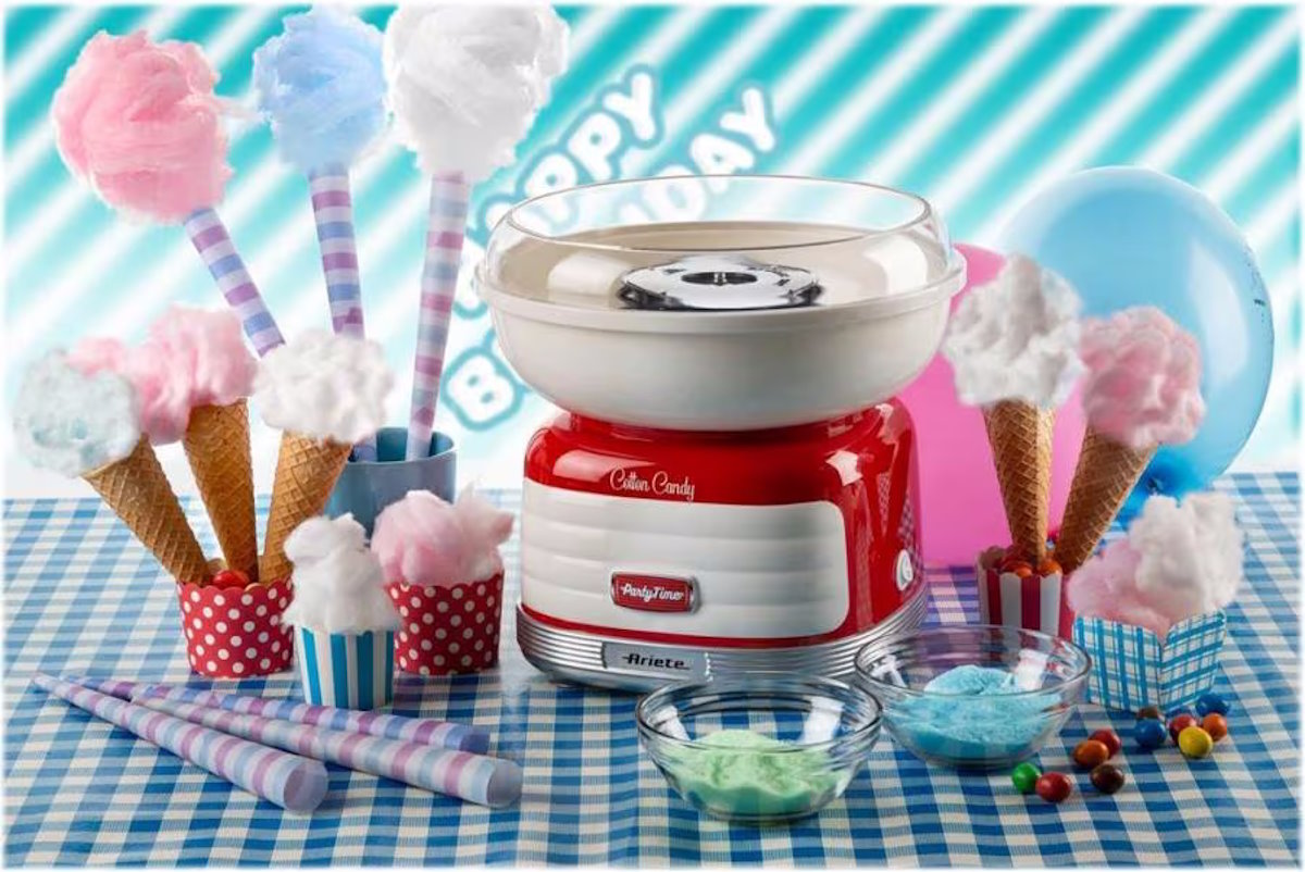 ARIETE Zuckerwattemaschine, Detailaufnahme des Heizkopfes und der Zuckerwatte-Auffangschale. ARIETE Zuckerwattemaschine, Detailaufnahme des Heizkopfes und der Zuckerwatte-Auffangschale.