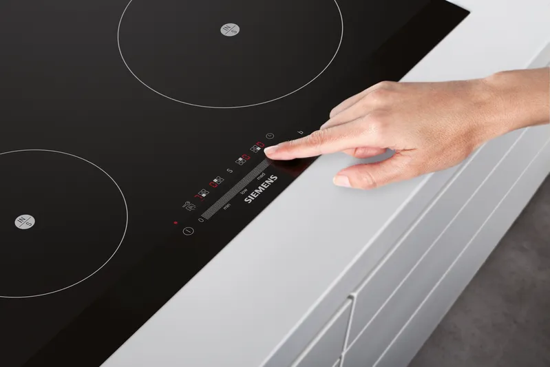 SIEMENS ET601FNP1E iQ300 - Kochzone passt sich dem Kochgeschirr an für Sie SIEMENS ET601FNP1E iQ300 - Flexibilität durch intuitive Steuerung