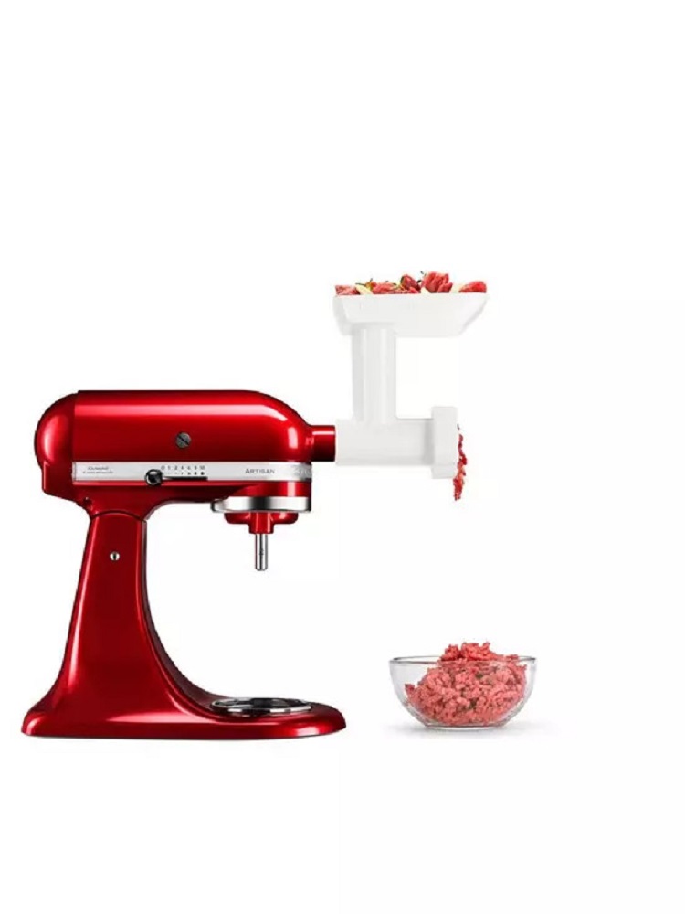 KitchenAid 5KSMFPPC – Fleischwolf-Aufsatz an der Küchenmaschine montiert. KitchenAid 5KSMFPPC Fleischwolf-Aufsatz, montiert an einer Küchenmaschine.