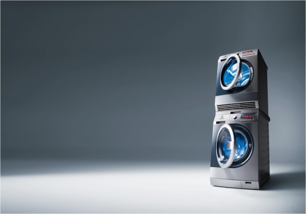 Thanks to the insulated glass door, the room heats up less. Electrolux Professional Ablufttrockner TD6-7 G-Abluft-7kg