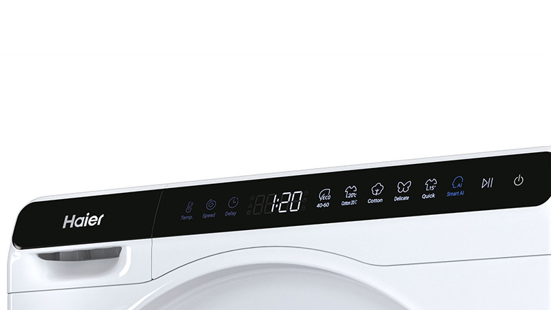 Haier HW50-BP12307: Smart Programm für intelligente und maßgeschneiderte Waschgänge Haier Waschmaschine mit geöffneter Trommel und Smart-Programm-Anzeige