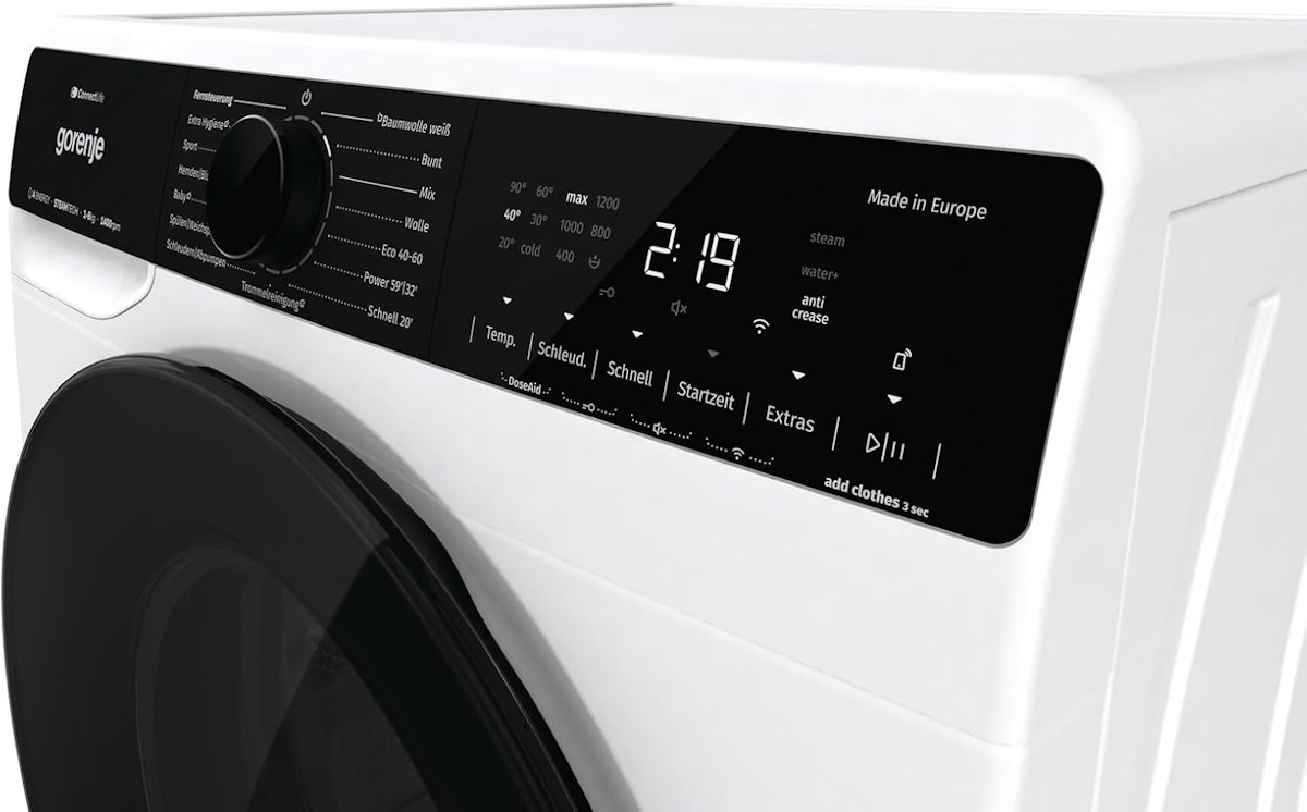 Gorenje SteamTech steam function for hygienic laundry care and wrinkle reduction