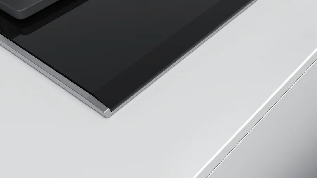 BOSCH_PRS9A6B70D_1_3 Modernes Design: Das schwarze Glaskeramik-Kochfeld passt perfekt in jede moderne Küche.