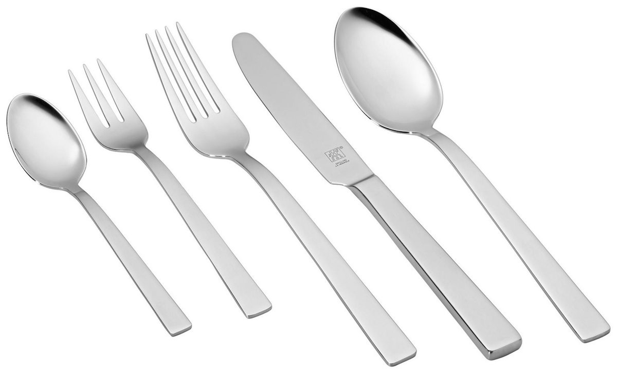 ZWILLING King Besteckdetails – Hochwertiger Edelstahl Nahaufnahme verschiedener Besteckteile des ZWILLING King 60-teiligen Sets aus hochwertigem 18/10 Edelstahl, detailreich und glänzend dargestellt.