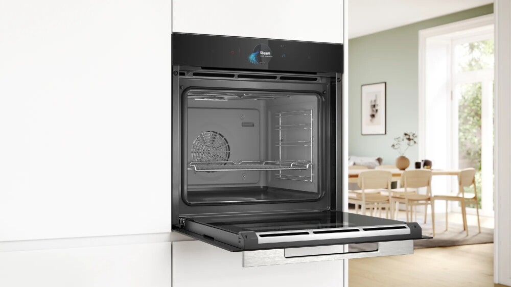 Zubehör Bosch HSG7584B1 Dampfbackofen Bosch HSG7584B1 mit Zubehör wie Dampfgarbehältern und Backblech.