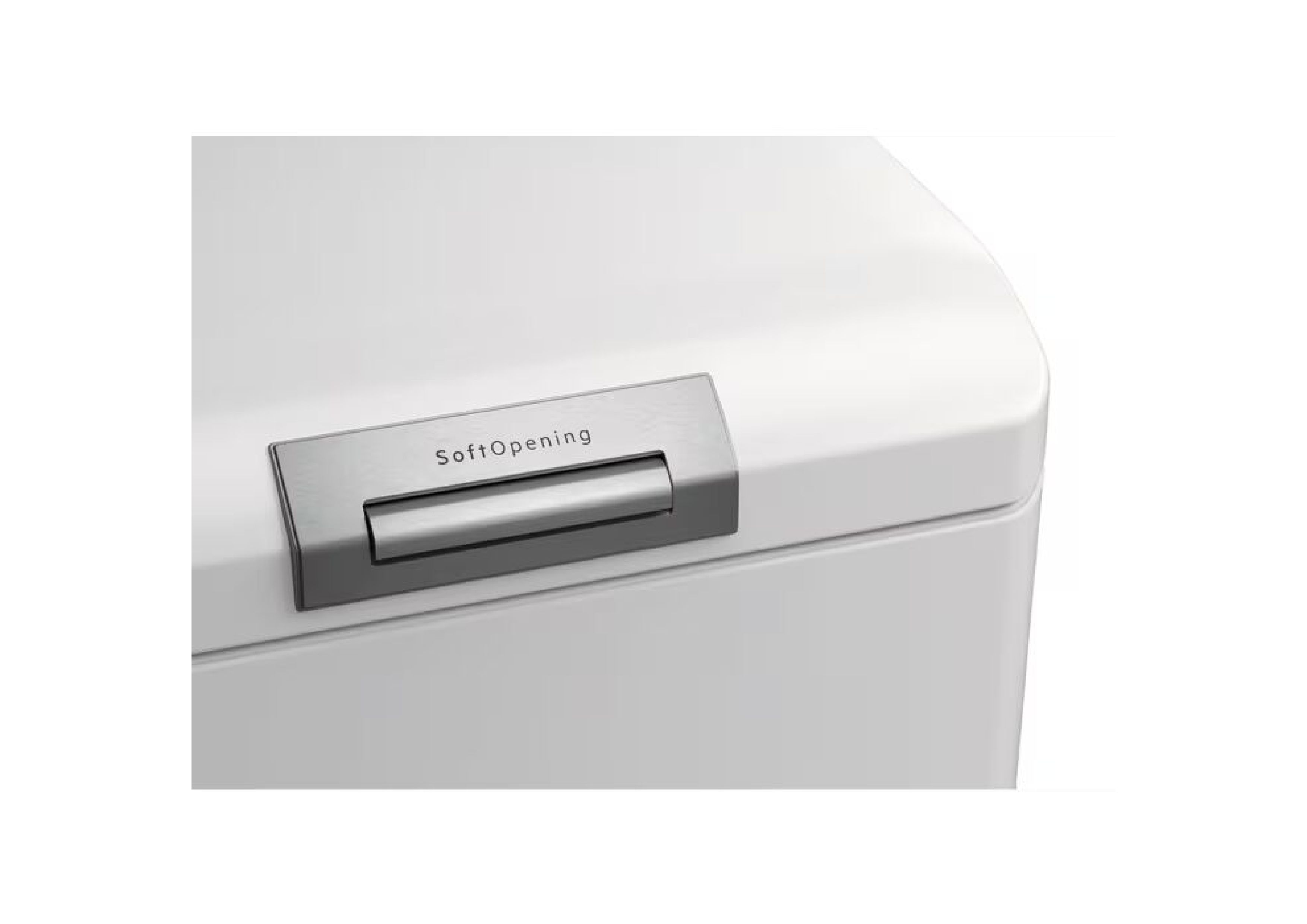 Nahaufnahme des silbernen Griffs mit der Aufschrift "SoftOpening" am Gerätedeckel.