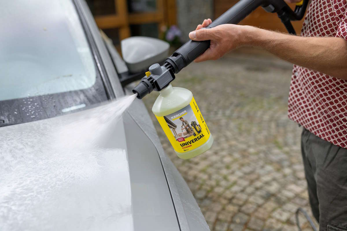 Nahaufnahme der ergonomischen G 180 Q COMFORT!Hold Hochdruckpistole mit gelbem Druckhebel und Quick Connect Schlauchanschluss.