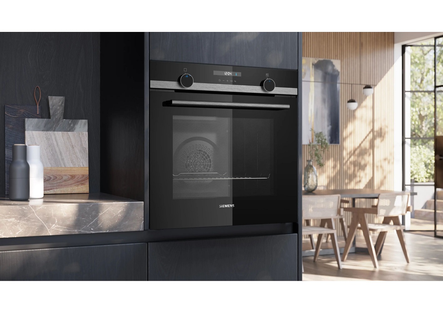 Frontansicht des Siemens iQ500 Einbau-Backofens in Edelstahl und Schwarz