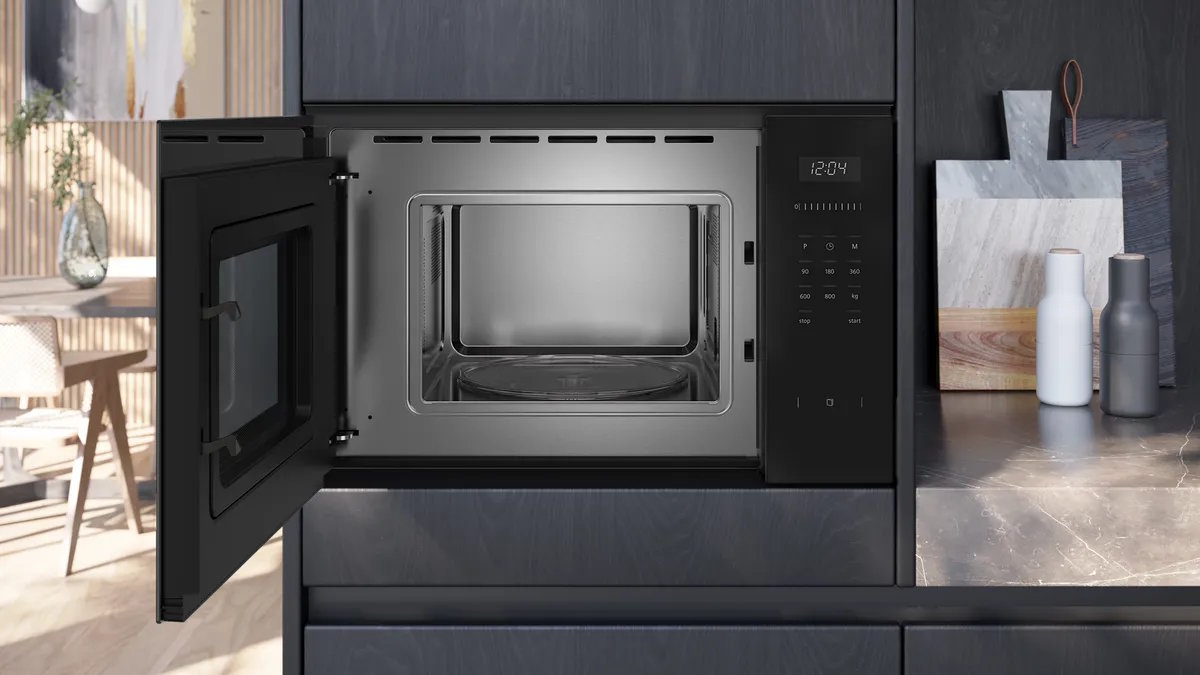 Siemens iQ500 Mikrowelle Kücheneinbau Eingebaute Siemens iQ500 BF525LMB1 Mikrowelle in Küche