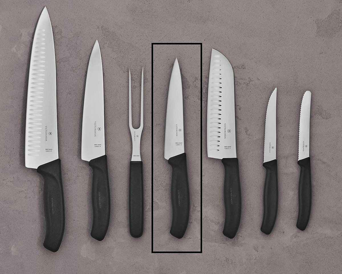 Ideal für den Einsatz am Grill oder Esstisch Victorinox Swiss Classic Kochmesser 15 cm, beim Grillen im Einsatz