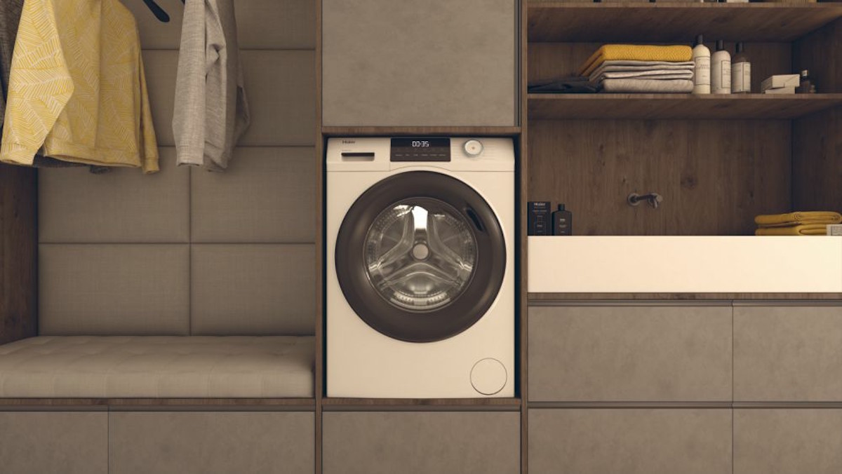 Haier Waschmaschine HW70-BP14929 eingebaut in einer modernen hellen Küche.