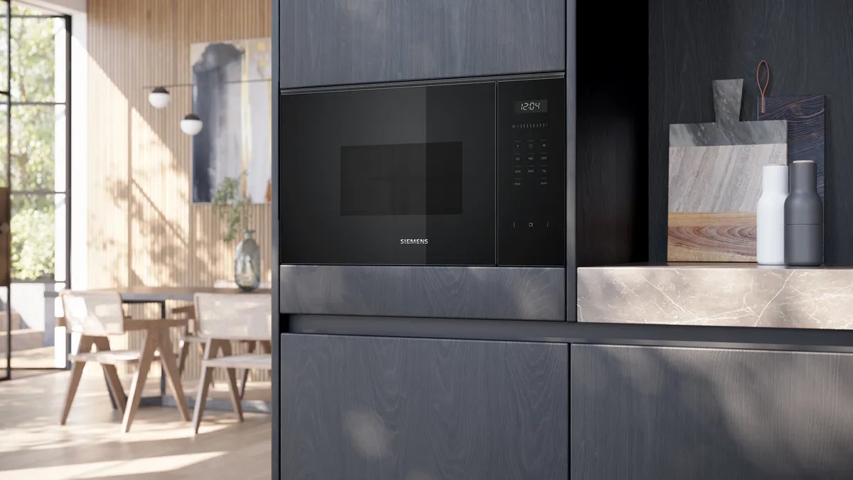 Seitenansicht Siemens iQ500 BF525LMB1 Einbau Mikrowelle