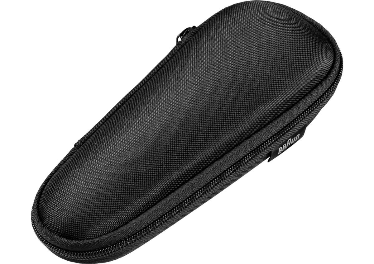 Hochwertiges Stoff-Reise-Etui für den sicheren Transport unterwegs.