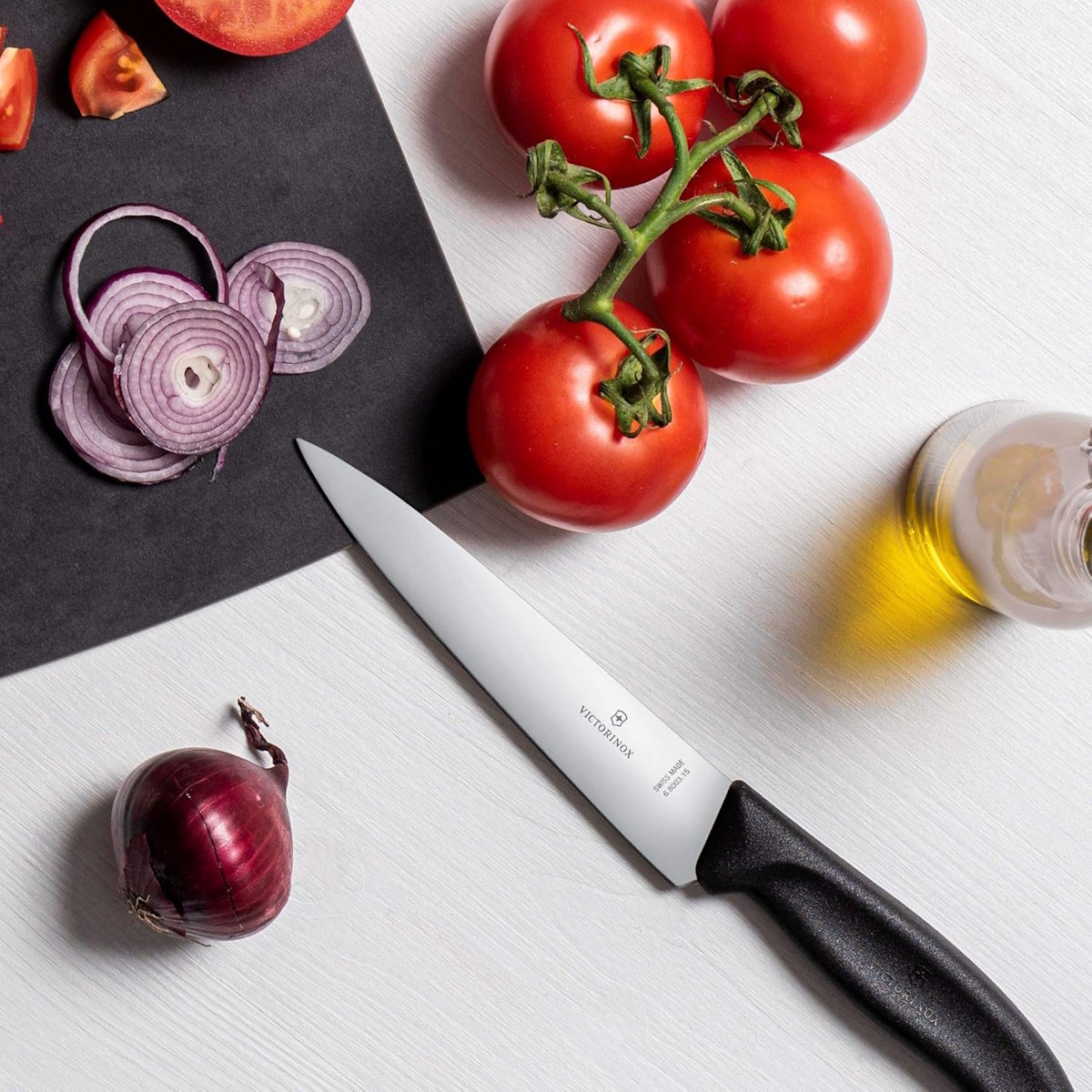 Perfekt für das Tranchieren von Fleisch Victorinox Swiss Classic Kochmesser 15 cm, Schnittbild von Fleisch
