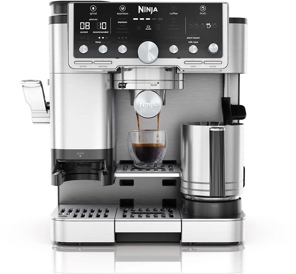 NINJA Luxe Café Pro Espressomaschine ES701EU in Chrom/Schwarz, Frontansicht mit beleuchtetem Display