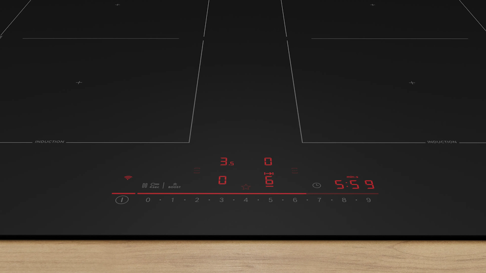 Nahaufnahme der DirectSelect-Bedienleiste des Bosch PVQ61CHB1E mit Leistungsstufen und Timer-Anzeige