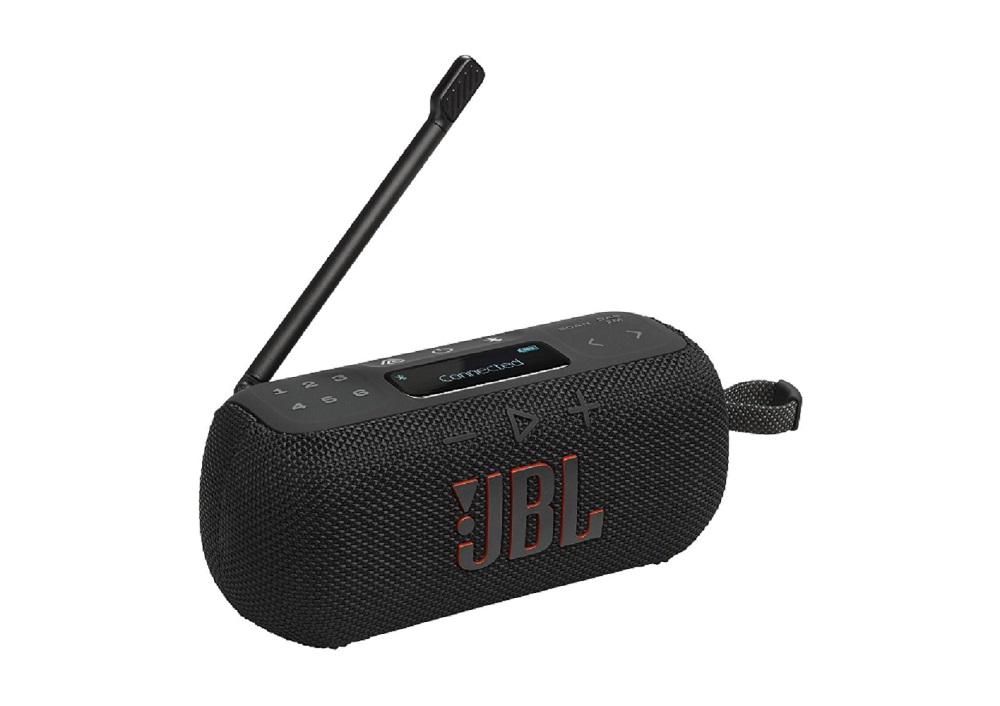 Schwarzes tragbares JBL Tuner 3 Radio in der Front-Perspektive mit vollständig ausgezogener Teleskopantenne und markantem JBL-Logo auf dem Lautsprechergitter.