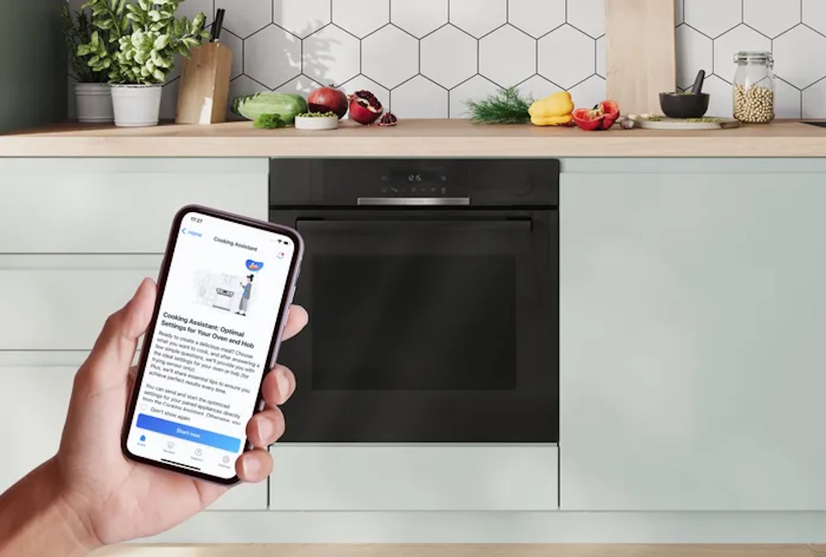 Bosch HBG7741B1 built-in oven with oven cooking assistant