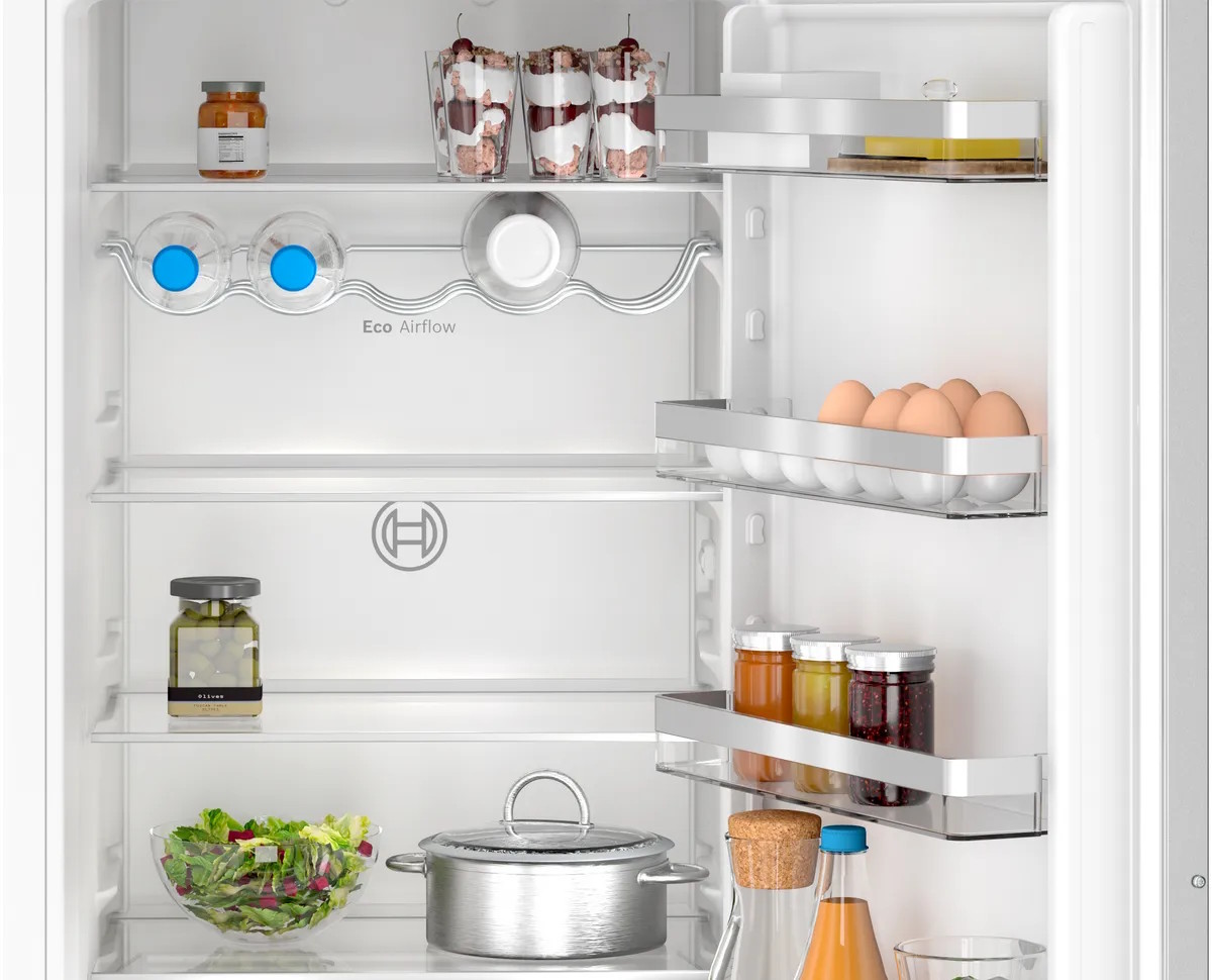 Bosch KIN96VFD0, offener Kühlschrank mit Lebensmitteln Bosch KIN96VFD0, offener Kühlschrank mit Lebensmitteln