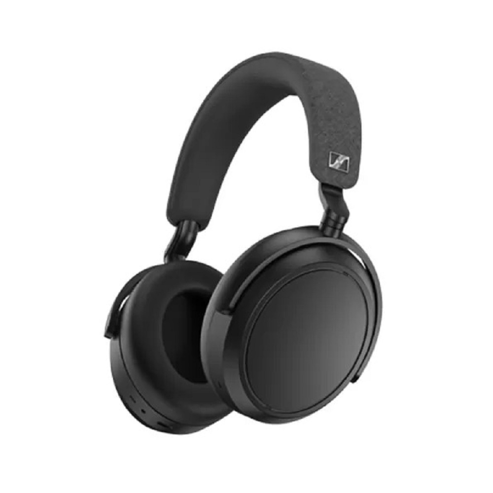 Schwarzer Sennheiser Momentum 4 Wireless Kopfhörer aus der Seitenperspektive, auf weißem Hintergrund.