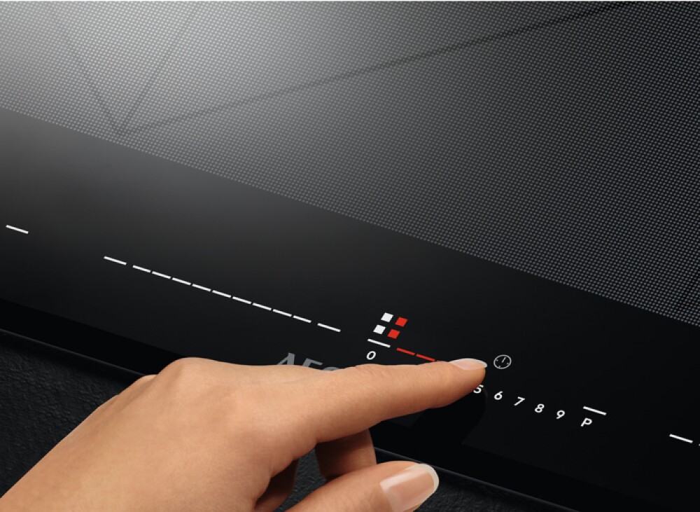 AEG IKE64683FB Bedienfeld, Touch-Steuerung, Detailansicht. AEG IKE64683FB Bedienfeld, Touch-Steuerung, Detailansicht.