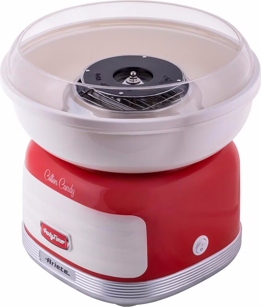 ARIETE Zuckerwattemaschine, Detailaufnahme des Ziehens der Zuckerwatte auf ein Holzstäbchen. ARIETE Zuckerwattemaschine, Detailaufnahme des Ziehens der Zuckerwatte auf ein Holzstäbchen.