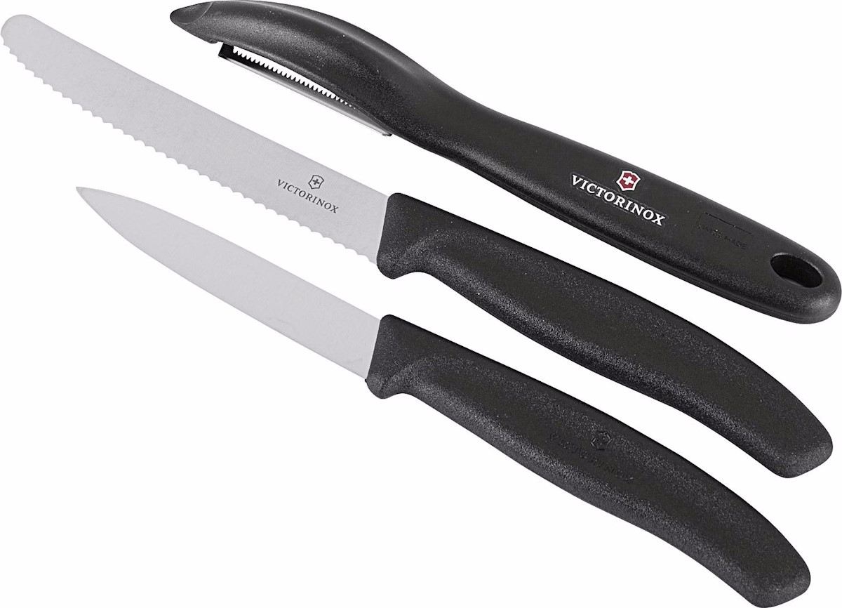 Nahaufnahme der Griffe und Klingen des Victorinox Messer-Sets
