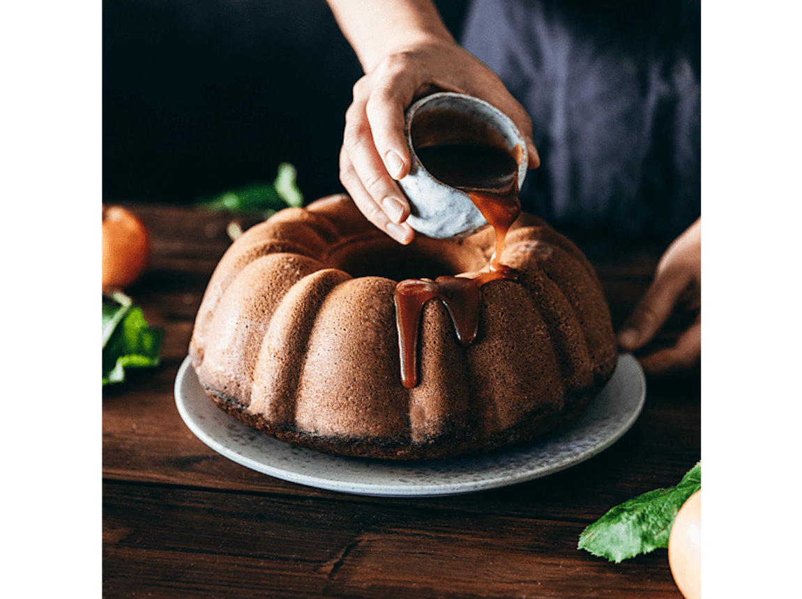 Einen köstlichen Schokoladenkuchen zaubern Sie mit dem GASTROBACK 42815 Design Ofen im Handumdrehen – in kürzester Zeit und mit nur wenigen Zutaten! Einen köstlichen Schokoladenkuchen zaubern Sie mit dem GASTROBACK 42815 Design Ofen im Handumdrehen – in kürzester Zeit und mit nur wenigen Zutaten!