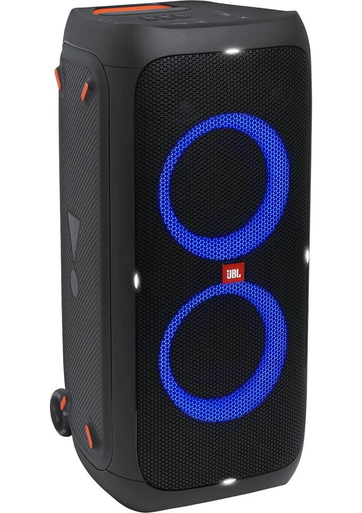 Schwarzer JBL PartyBox 310 Bluetooth-Lautsprecher mit aktiver blauer Ringbeleuchtung an den Tieftönern.