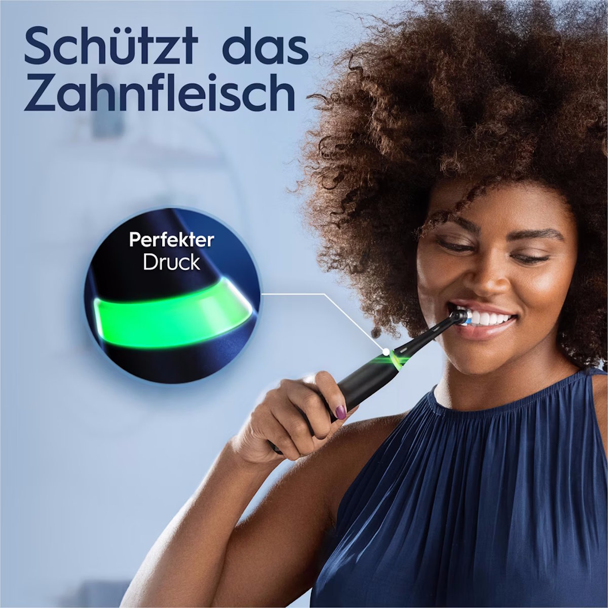 Oral-B iO White Clean Zahnbürste in Anwendung mit Druckkontrolle