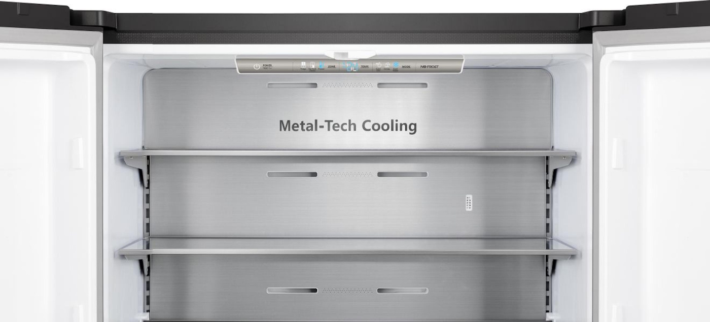 Digitales Touch-Display an der Tür zur Steuerung von Temperatur und Modi.