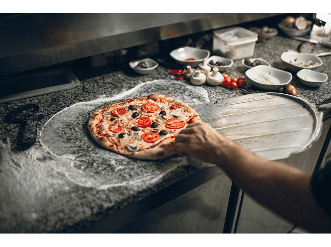 Zaubern Sie im Handumdrehen eine köstliche Pizza – mit dem GASTROBACK 42815 Design-Ofen gelingt das blitzschnell und mit nur wenigen Zutaten! Gastroback 42815 Design Ofen Air Fry & Pizza - Pizzaofen für frische Pizza