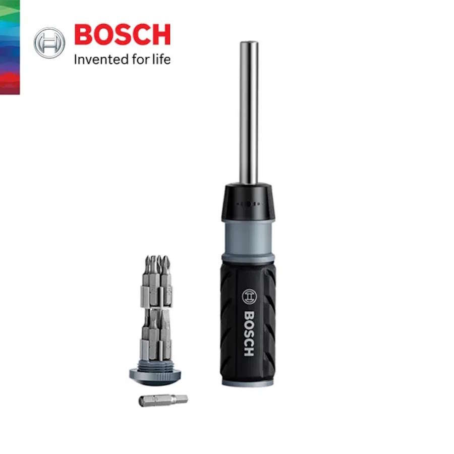 Frontansicht des Bosch All-in-One 10-in-1 Schraubendrehers mit grüner Ratsche und integriertem Bit-Halter.