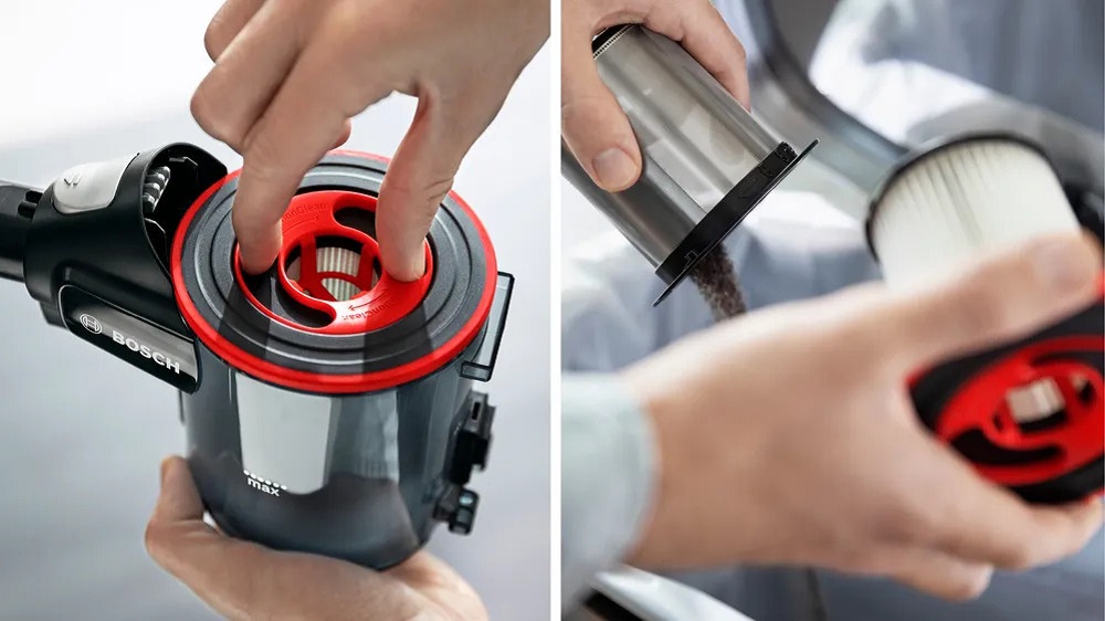 Szenebild zeigt die einfache Reinigung des Filters beim BOSCH BSS711W, für gleichbleibend starke Saugleistung.