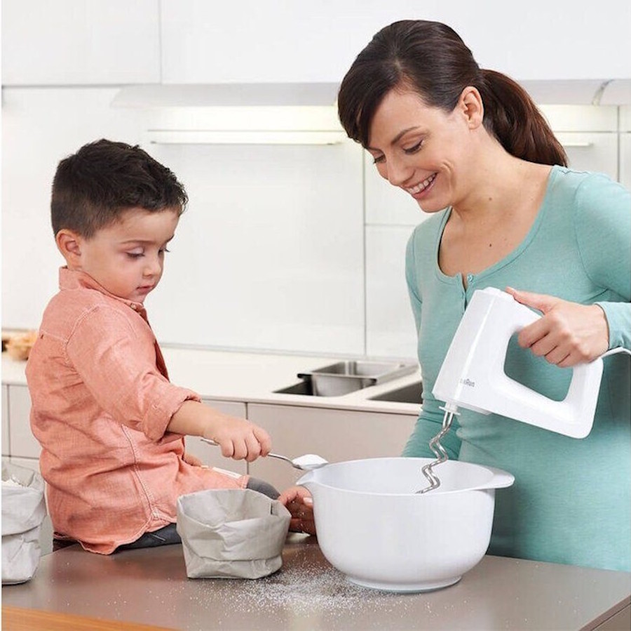 Braun SmartMix technology hand mixer in use kneading dough