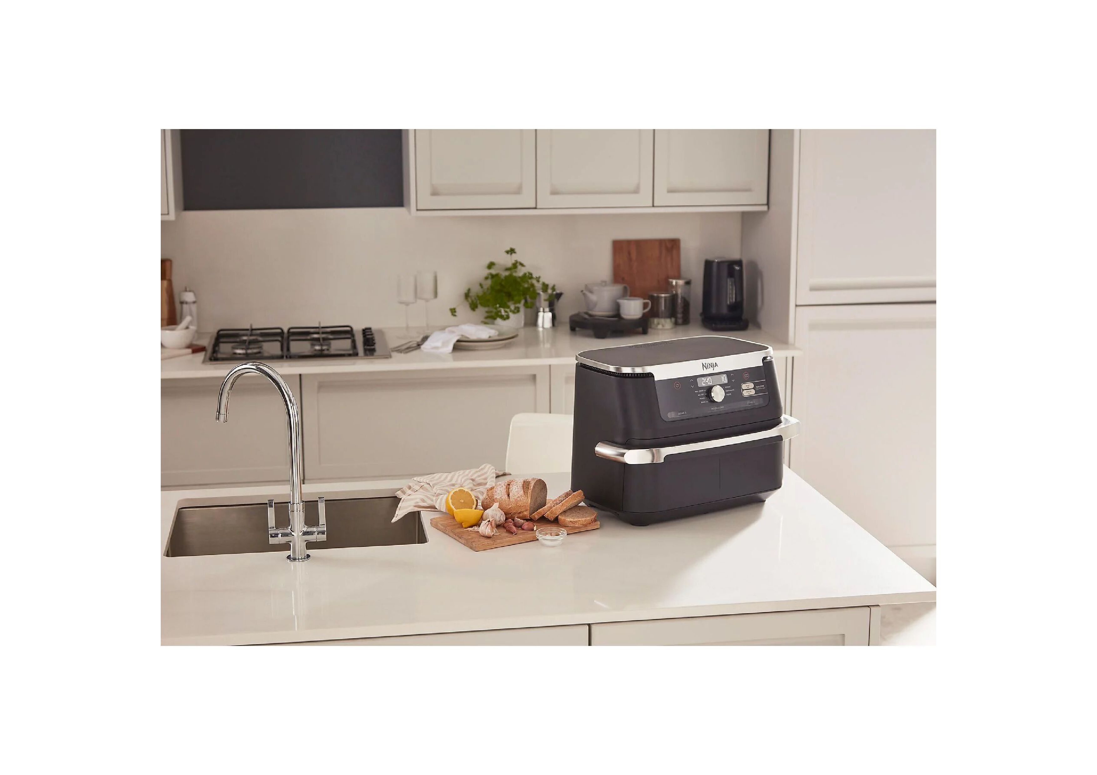 Ninja FlexDrawer AF550EU interior with inserts