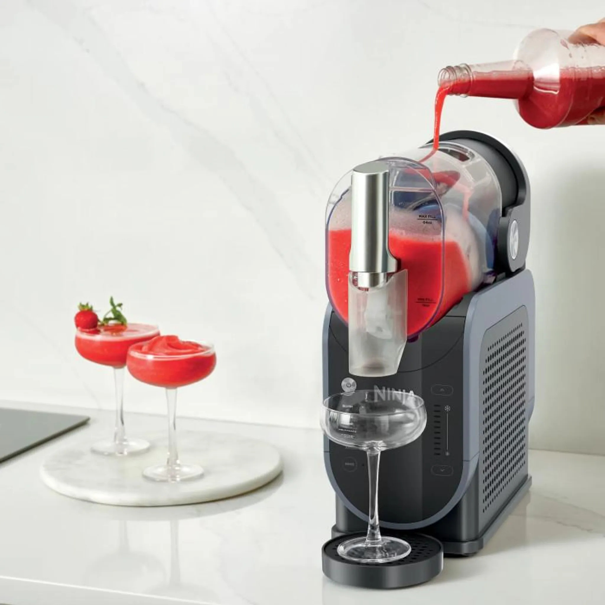 Ninja SLUSHi FS301EU – Bedienpanel und Getränkeausgabe