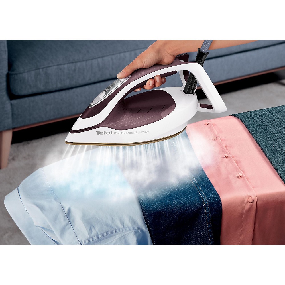 Kraftvoller Dampfausstoß der Tefal GV9721