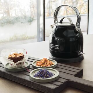 Wasserkocher im Wintergarten KitchenAid 5KEK1222EOB Wasserkocher im Wintergarten