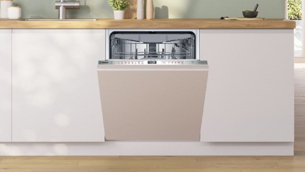 Bosch SBD6ECX12E eingebaut in moderne Küche, Tür halb geöffnet