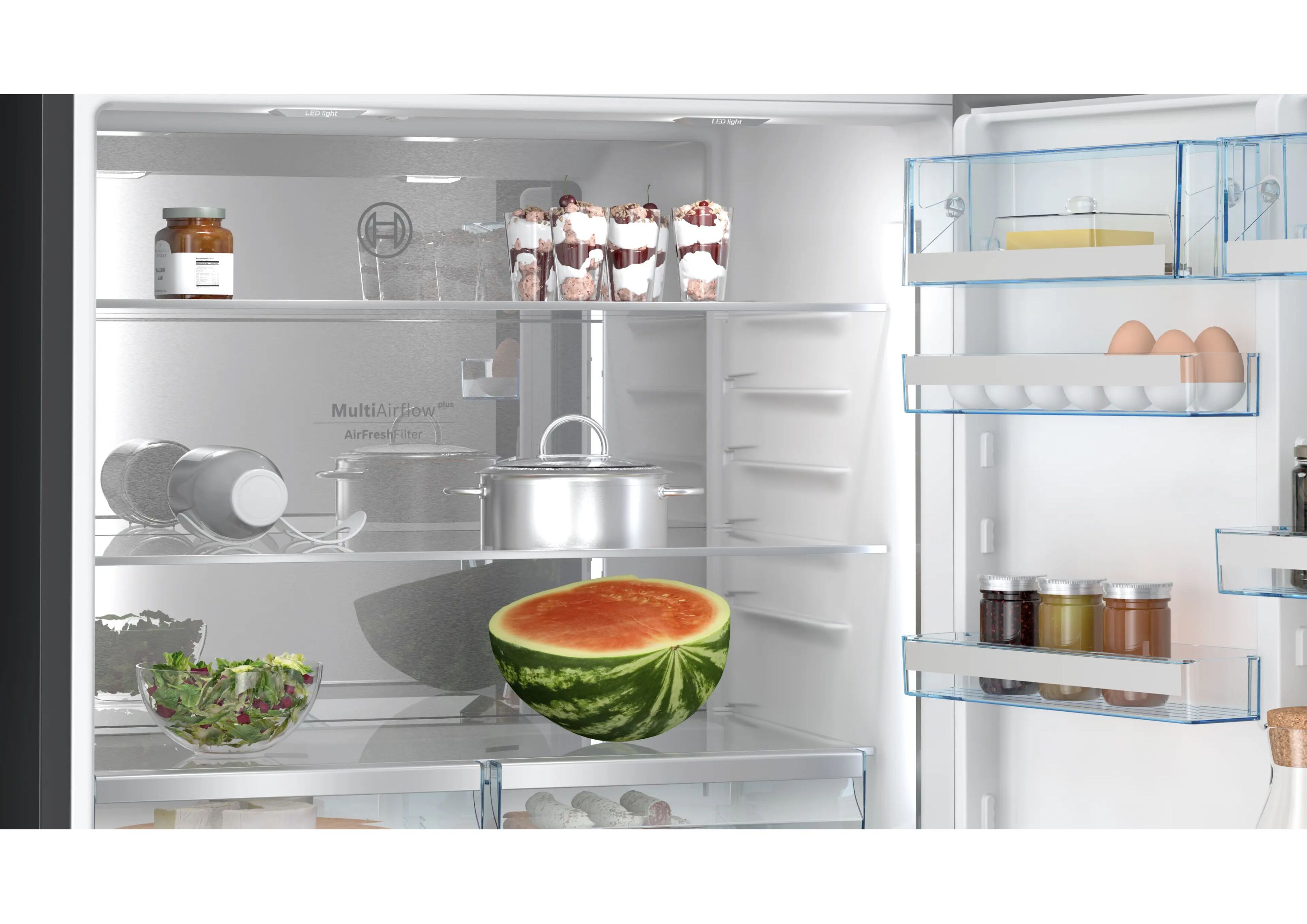 Detailansicht des oberen Kühlbereichs mit LED-Beleuchtung, MultiAirflow-System und Glasablagen