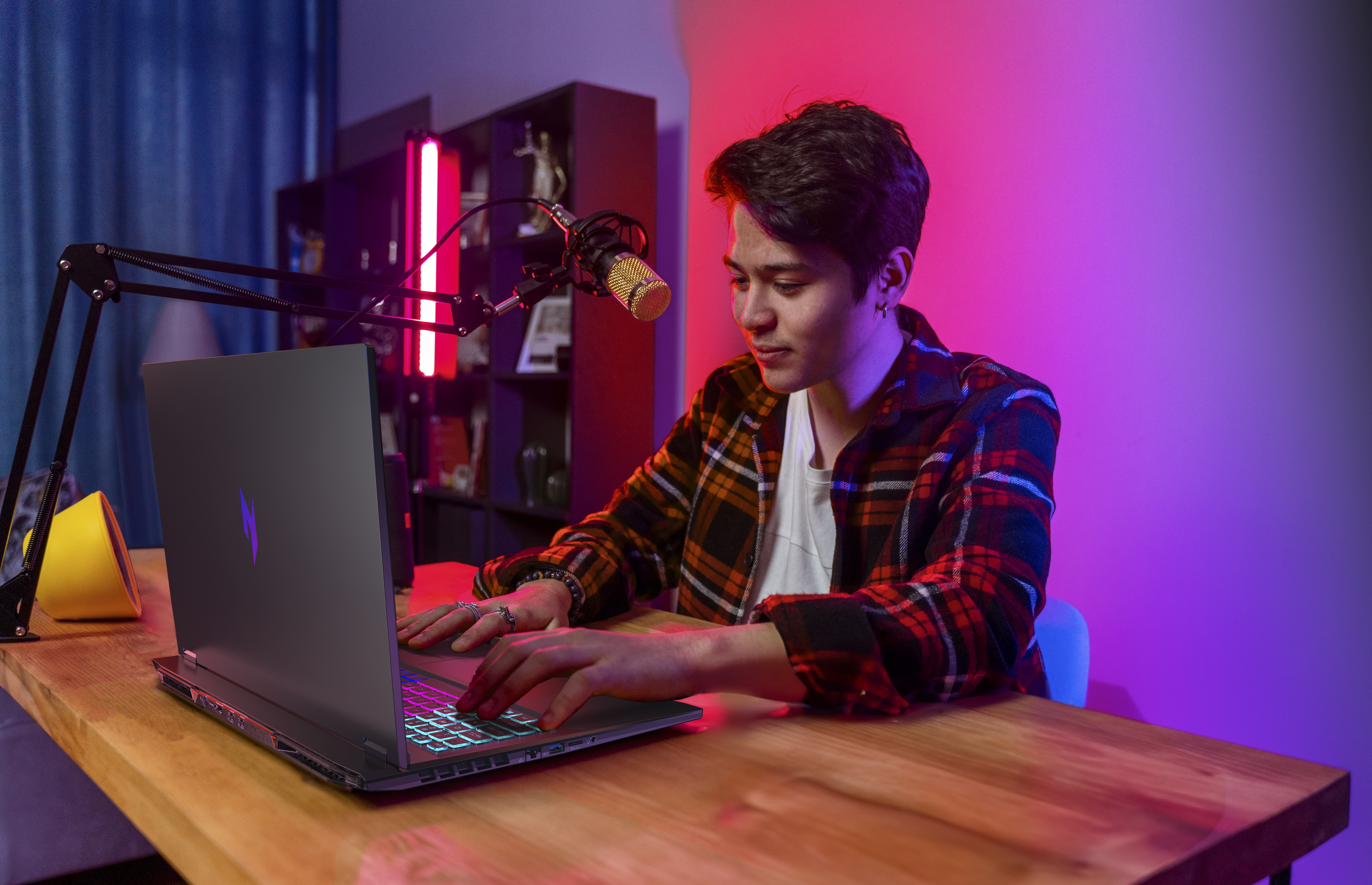 Acer Nitro 18 AI AN18-61-R31H