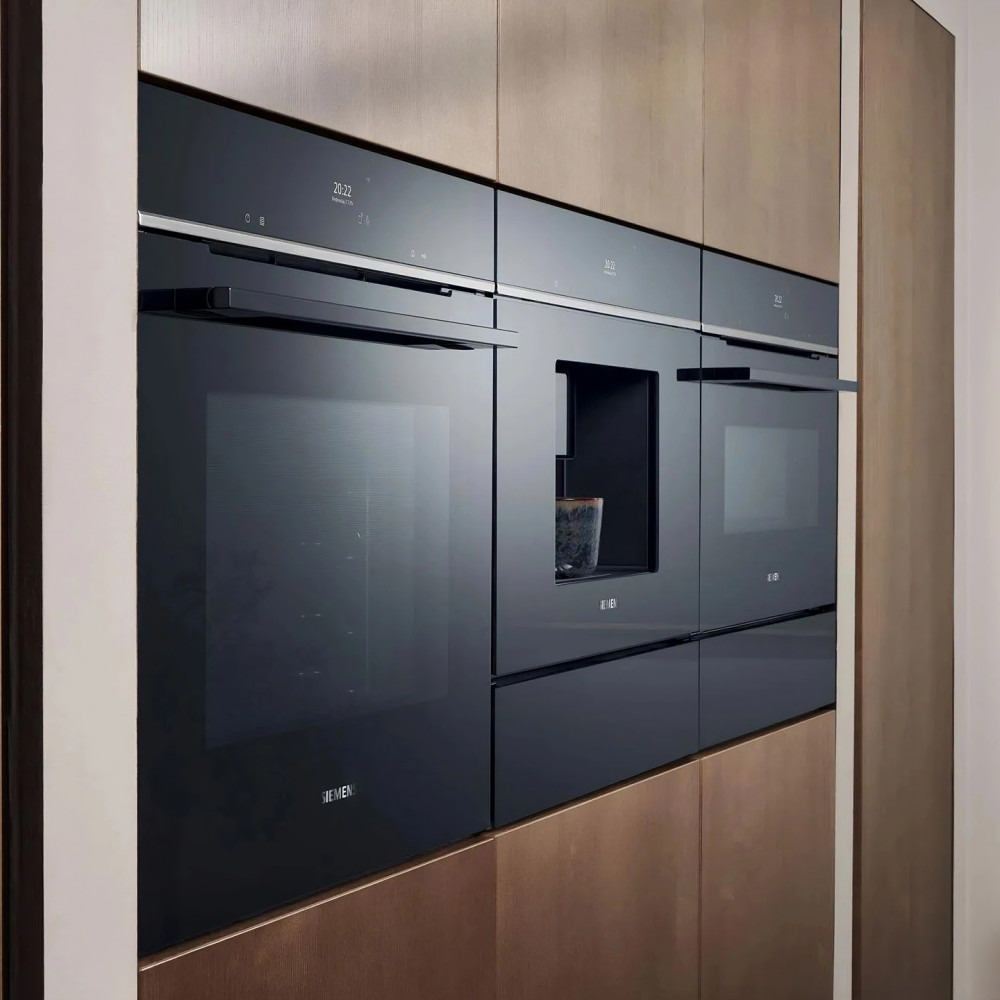 Siemens iQ700 Seitenansicht Siemens iQ700 CT718L1B0 Kaffeevollautomat von der Seite