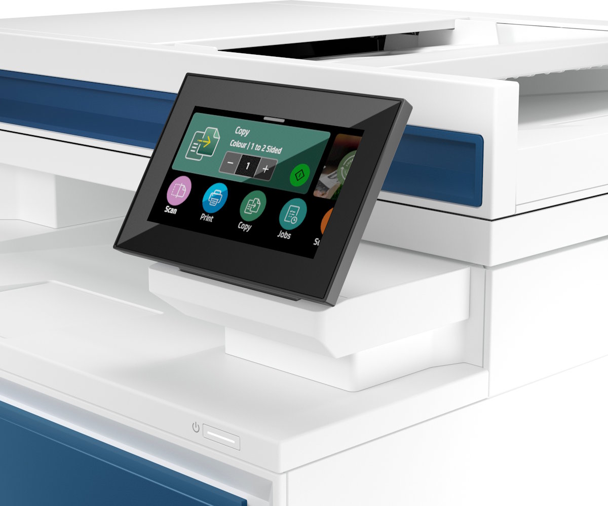 Ausgabefach des HP Color LaserJet Pro MFP 4302 mit frisch gedruckten Farbdokumenten, Ausgabekapazität 150 Blatt, Druckgeschwindigkeit bis zu 33 Seiten pro Minute