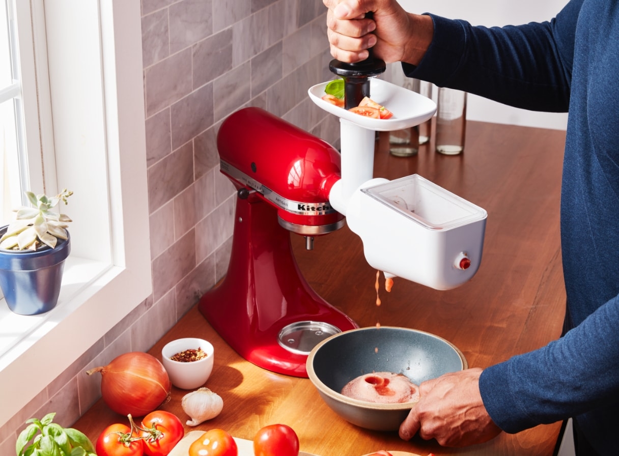 Pürieraufsatz im Einsatz KitchenAid Zubehör-Set – Pürieraufsatz im Einsatz