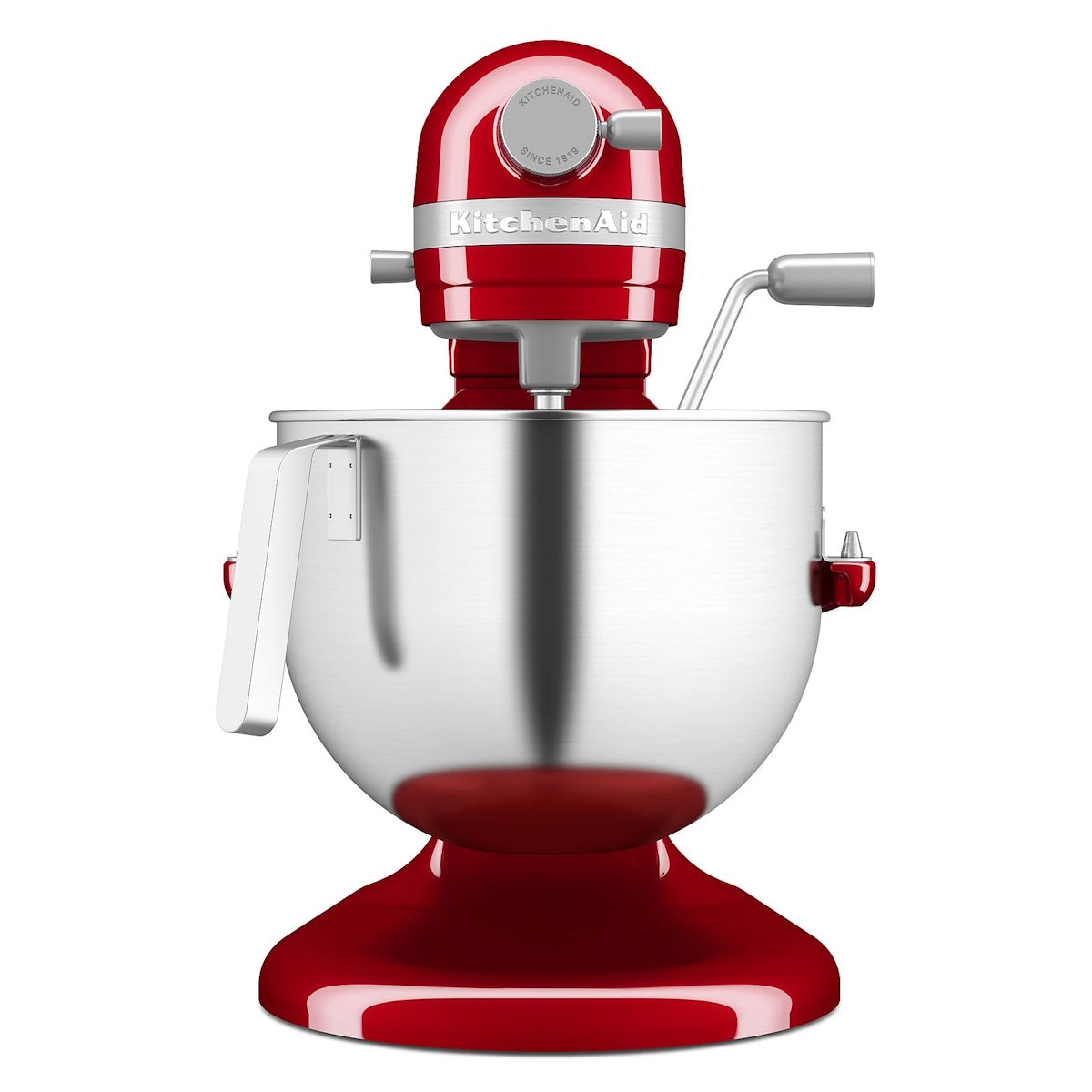 Frontansicht der KitchenAid 5KSM70JPXEER in Empire Red mit eingesetzter Rührschüssel und Zubehöraufnahme sichtbar.