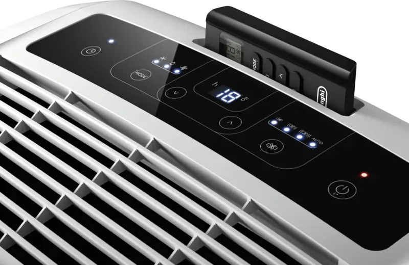 Nahaufnahme des oberen Gehäuseteils mit dem Soft-Touch-Bedienfeld und dem Luftauslass.