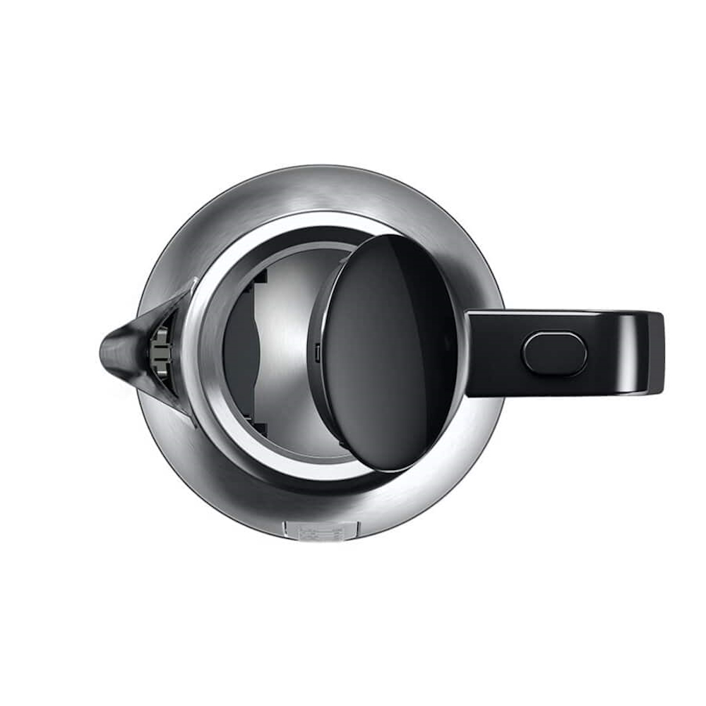 Detailaufnahme von oben auf den geöffneten Deckel und die weite Einfüllöffnung des Braun PurShine Wasserkochers.